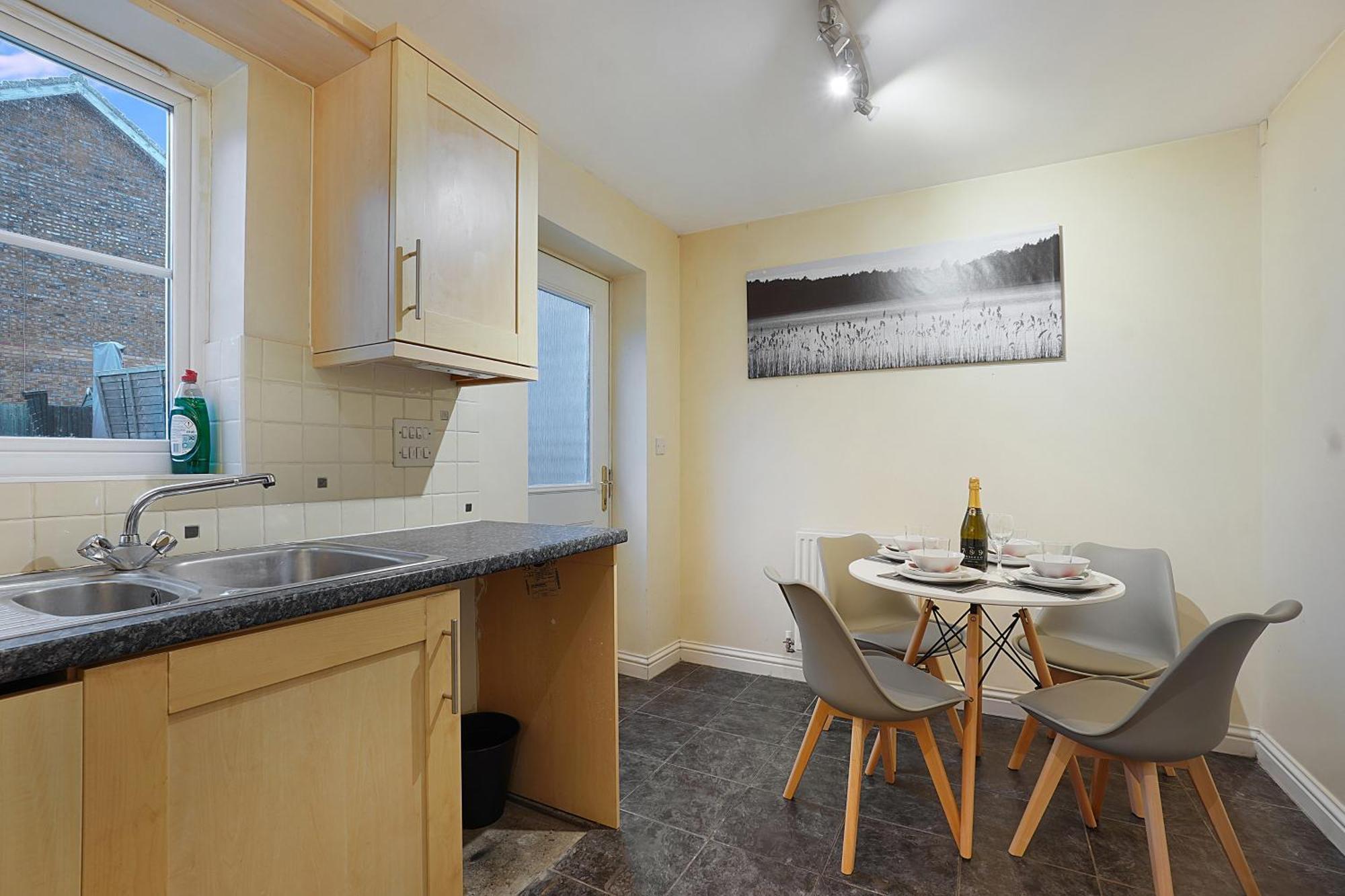 Comfortable Stylish Townhouse In Ashford Sleeps 5 Netflix 2 Parking Spaces Perfect For Contractors And Families Ashford (Kent) Exterior foto