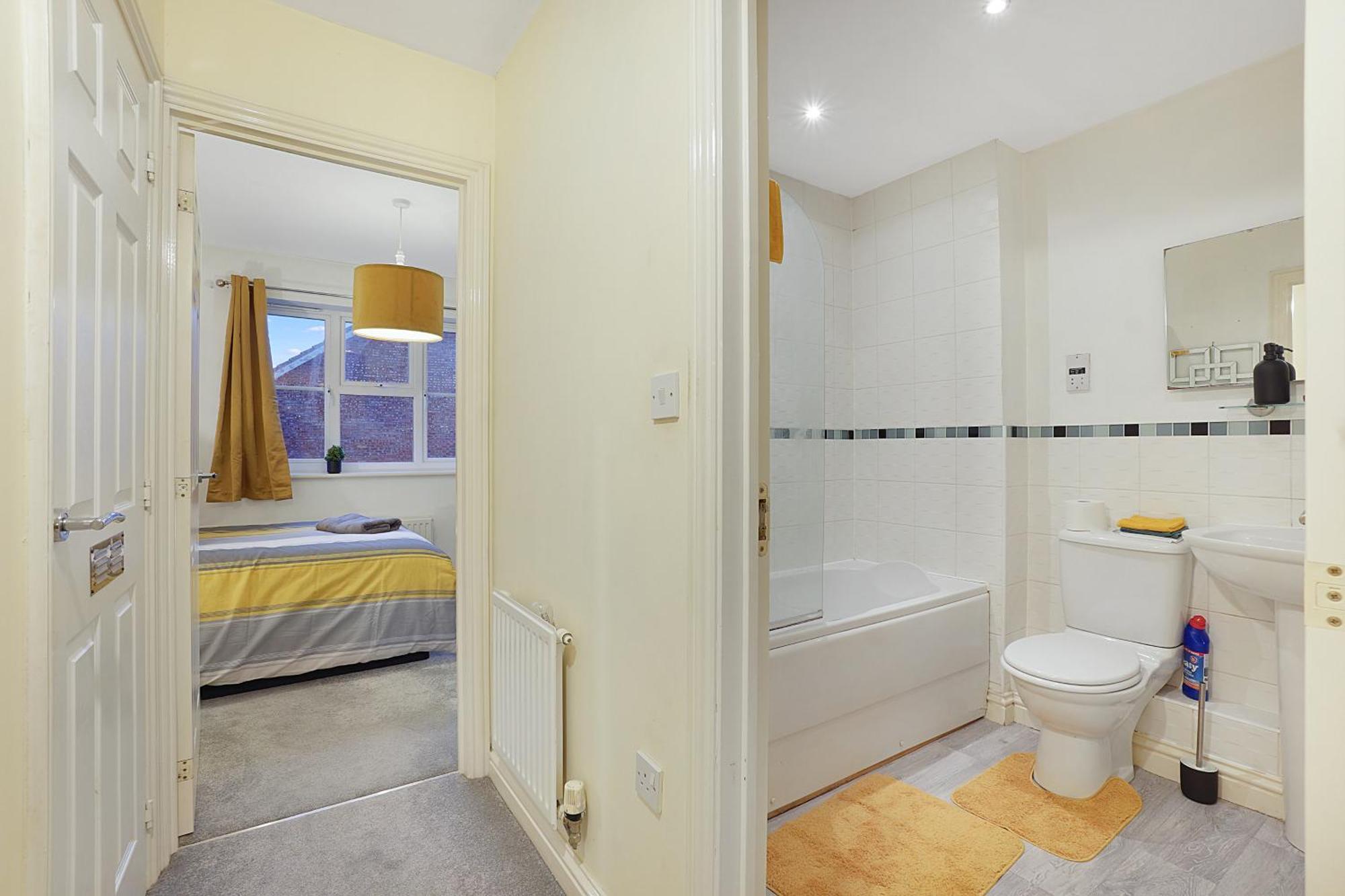Comfortable Stylish Townhouse In Ashford Sleeps 5 Netflix 2 Parking Spaces Perfect For Contractors And Families Ashford (Kent) Exterior foto