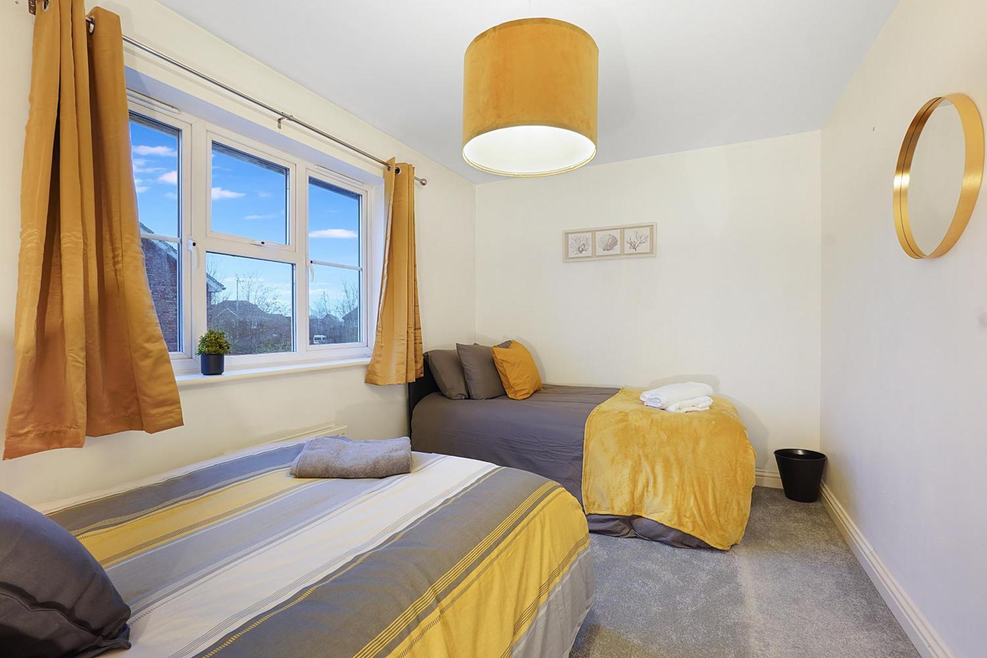 Comfortable Stylish Townhouse In Ashford Sleeps 5 Netflix 2 Parking Spaces Perfect For Contractors And Families Ashford (Kent) Exterior foto