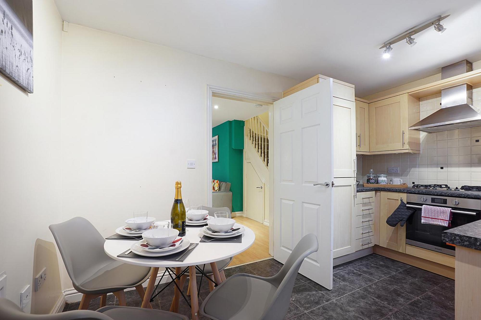 Comfortable Stylish Townhouse In Ashford Sleeps 5 Netflix 2 Parking Spaces Perfect For Contractors And Families Ashford (Kent) Exterior foto